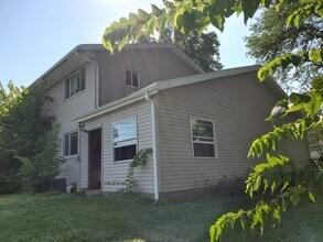 2421 Adler Cir in Middleton, WI - Building Photo - Building Photo