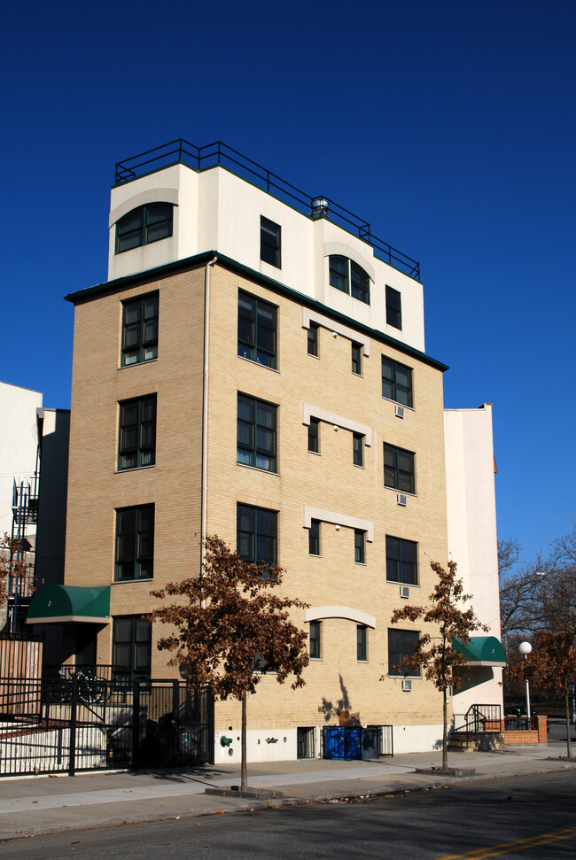 2 Roebling St in Brooklyn, NY - Building Photo - Building Photo