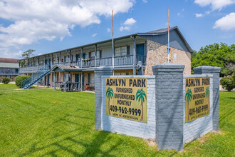 Ashlyn Park Apartments in Groves, TX - Building Photo - Building Photo