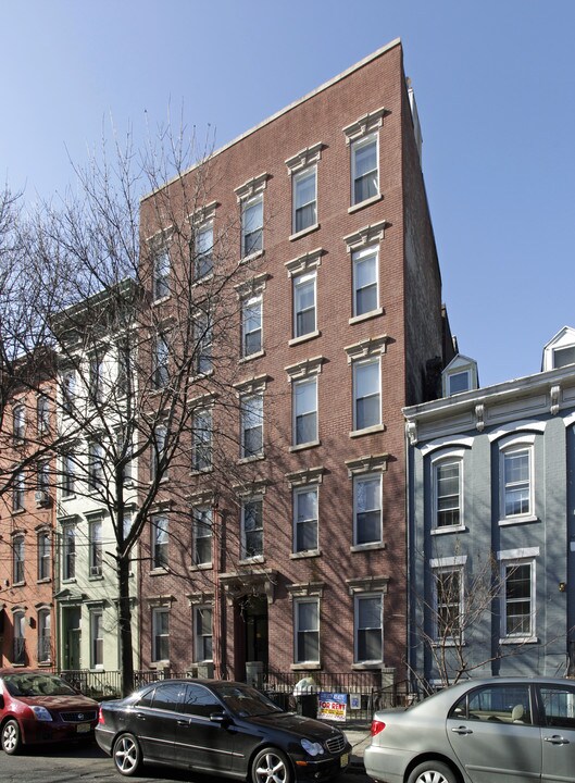 206 Bloomfield St in Hoboken, NJ - Building Photo