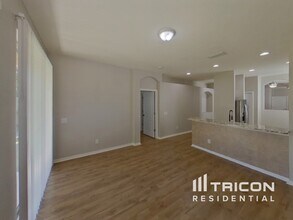 10337 Avelar Ridge Dr in Riverview, FL - Building Photo - Building Photo