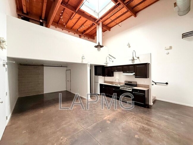 property at 1734 N Main St