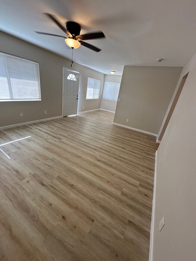 13680 Day St in Moreno Valley, CA - Foto de edificio - Building Photo