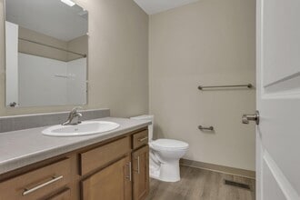 Plumly Townhomes in Barnesville, OH - Foto de edificio - Building Photo