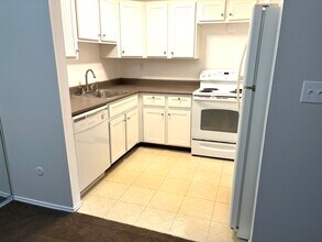 4909 Crooks Rd, Unit C2 in Royal Oak, MI - Building Photo - Building Photo