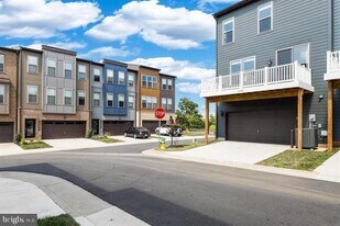 10613 Speiden Trail in Manassas, VA - Building Photo