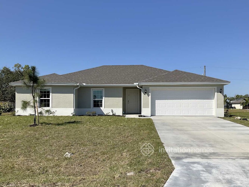 25483 Doredo Dr in Punta Gorda, FL - Building Photo