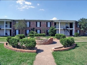 Tara Hall in Houston, TX - Building Photo - Building Photo