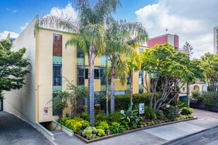 Bel Aire Courtyard in Oakland, CA - Building Photo