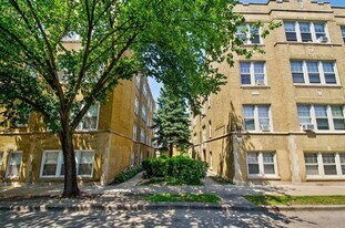 4122 W Addison St, Unit 2 in Chicago, IL - Building Photo