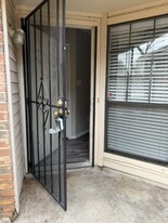 684 W Warrior Trl in Grand Prairie, TX - Building Photo