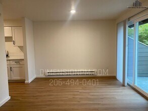 Refreshed 2 bed 1 bath in the City of Pacific!  Easy to Tour! (close to trails!) in Pacific, WA - Foto de edificio - Interior Photo
