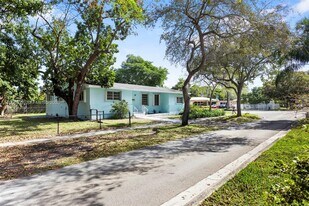 12905 NE 4th Ave in North Miami, FL - Building Photo