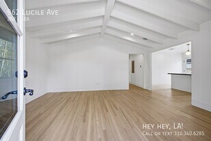962 Lucile Ave in Los Angeles, CA - Building Photo