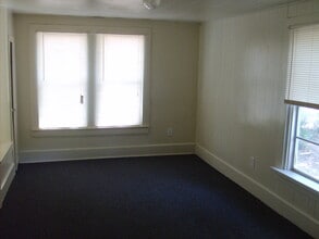 309 N Walnut St in Cleburne, TX - Building Photo - Building Photo