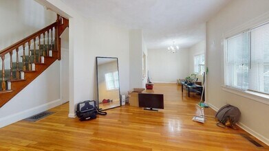 111 Magoun Ave in Medford, MA - Building Photo - Building Photo