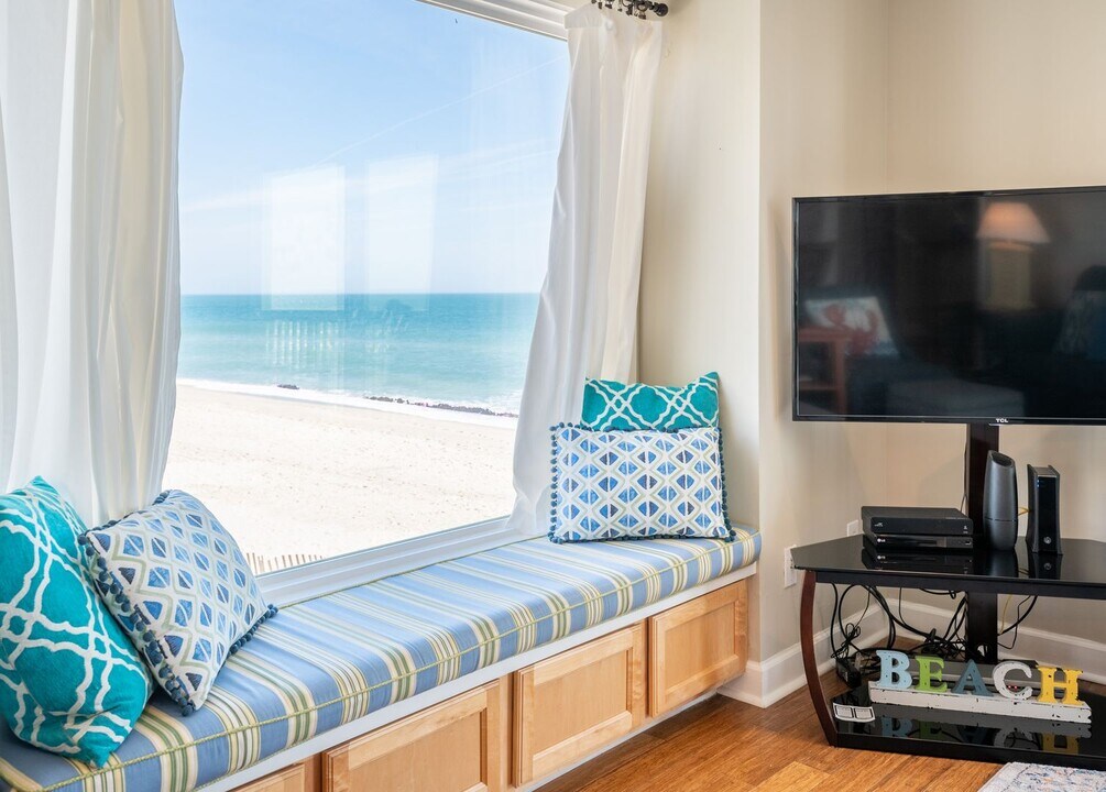 1701 Sand Dollar Ct in Kure Beach, NC - Building Photo