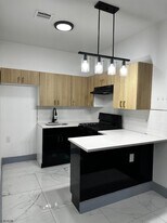 196 Scheerer Ave in Newark, NJ - Building Photo