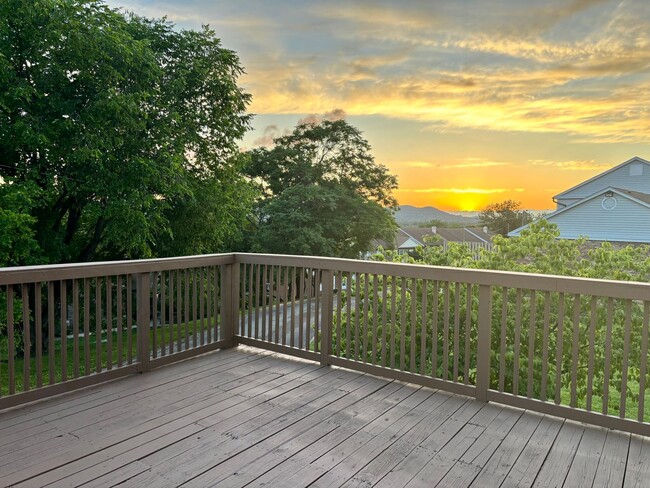 property at 460 Huntington Ridge Dr