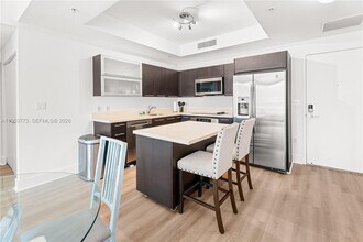 90 SW 3rd St, Unit 1115 in Miami, FL - Building Photo - Building Photo