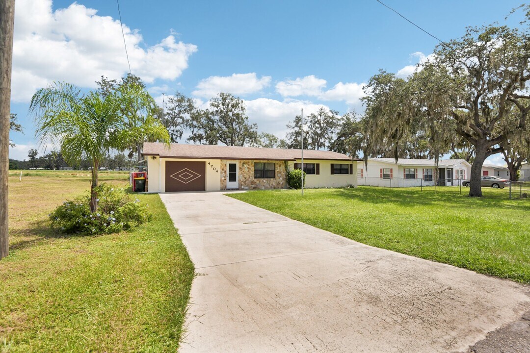 4704 Queen Palm Dr in Sebring, FL - Building Photo