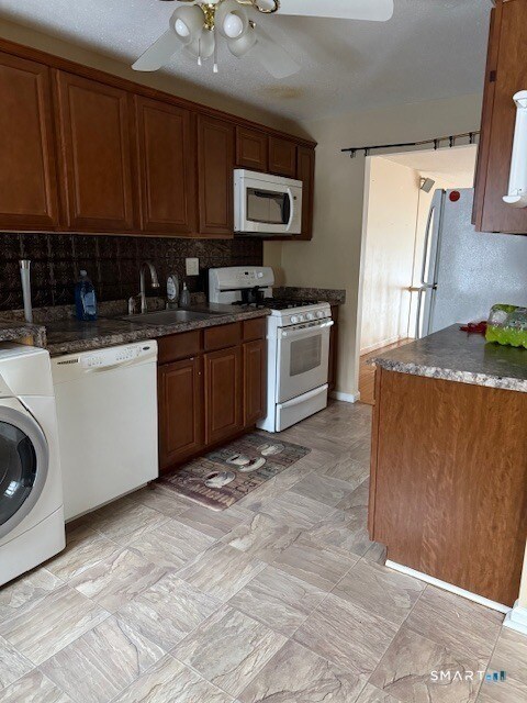 129 Brittany Farms Rd in New Britain, CT - Building Photo - Building Photo