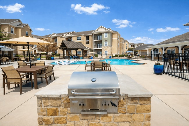 Heights at Converse in Converse, TX - Foto de edificio - Building Photo