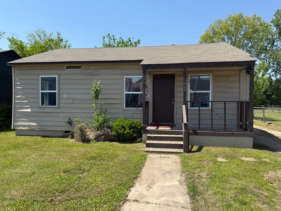 1309 N Albert Pike Ave in Fort Smith, AR - Foto de edificio