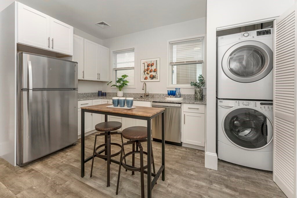 172 Boylston St, Unit 303 in Boston, MA - Building Photo