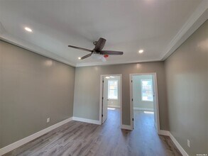 145 Jericho Turnpike-Unit -B in Mineola, NY - Building Photo - Building Photo