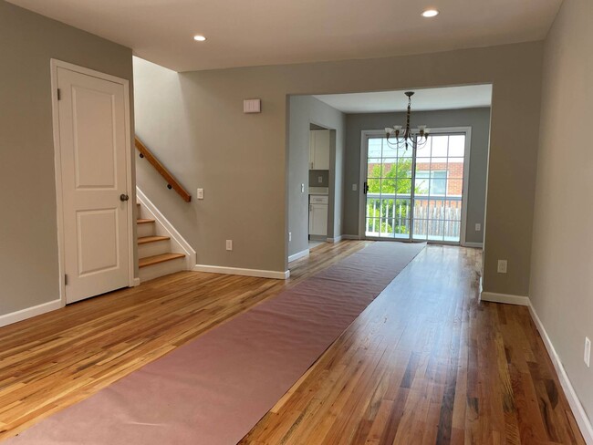 16 Oldwood Rd S in Port Washington, NY - Building Photo - Building Photo