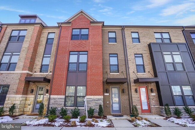property at 44734 Roosevelt Sq