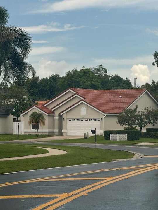 12692 White Coral Dr in Wellington, FL - Building Photo