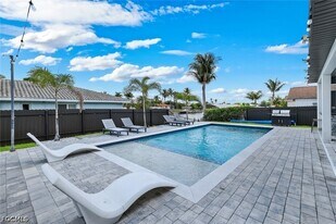 2419 Country Club Blvd in Cape Coral, FL - Building Photo