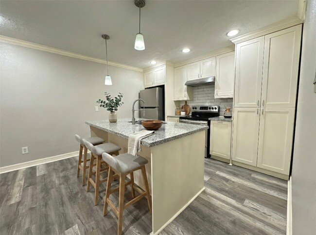 property at 7313 Gulf Fwy