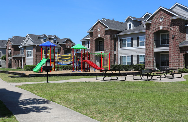 Pinnacle Apartments in Houston, TX - Building Photo - Building Photo