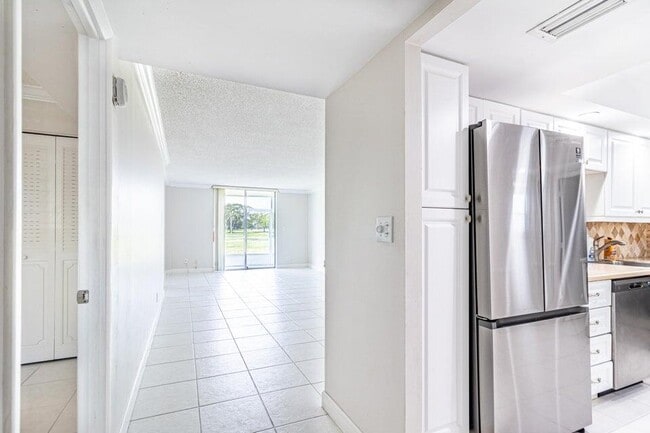 6699 NW 2nd Ave in Boca Raton, FL - Building Photo - Building Photo