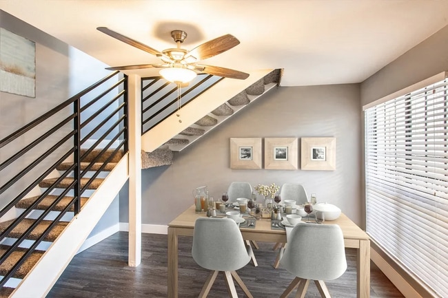 Cross Creek Apartments in Dallas, TX - Building Photo - Building Photo