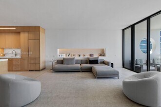 10205 Collins Ave, Unit PH3 in Bal Harbour, FL - Building Photo - Building Photo