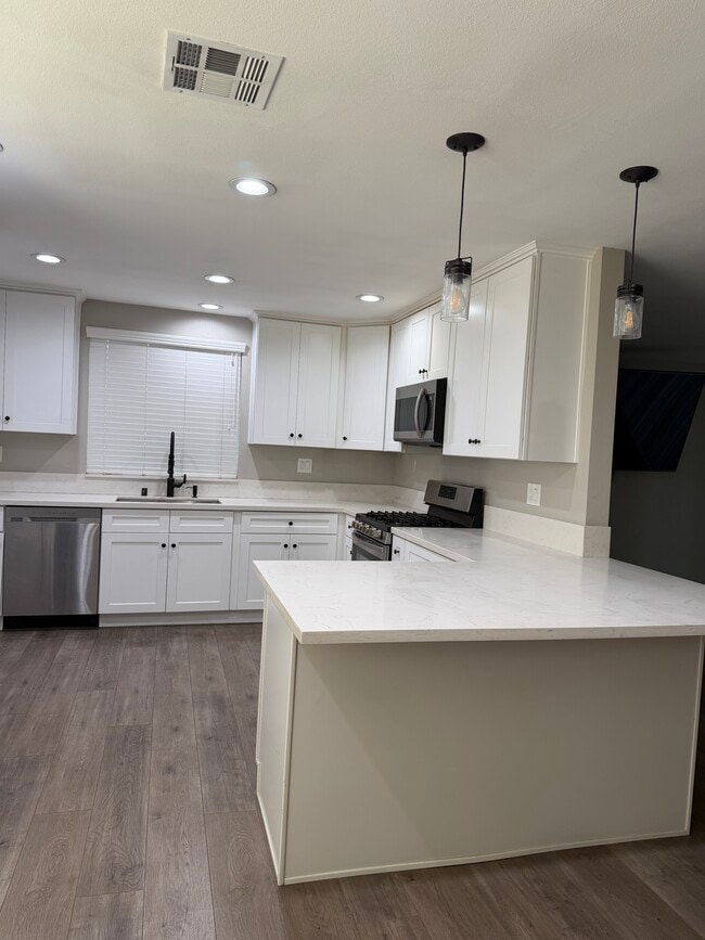 15241 Dorian St in Los Angeles, CA - Building Photo - Building Photo