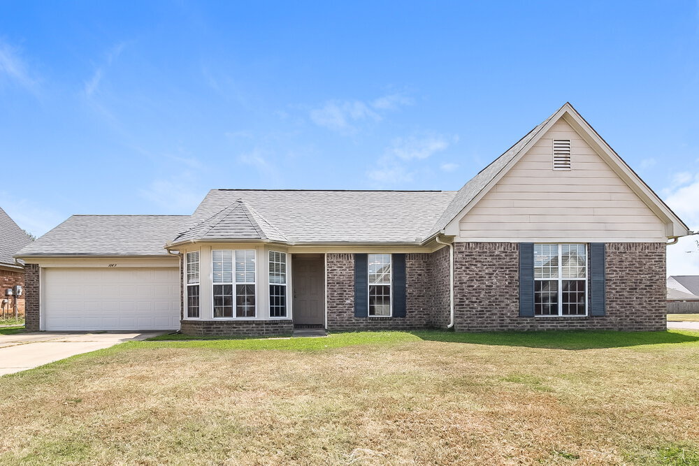 1649 Cherry Creek Dr in Southaven, MS - Foto de edificio