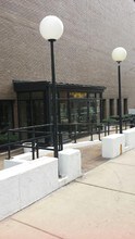 Malibu East Condominium in Chicago, IL - Building Photo - Building Photo