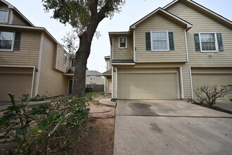 6127 Yorkglen Manor Ln in Houston, TX - Building Photo - Building Photo