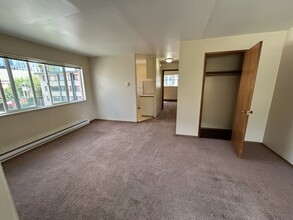College Place Apartments in Seattle, WA - Building Photo - Building Photo