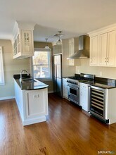 8 Broad St in Stonington, CT - Building Photo - Building Photo