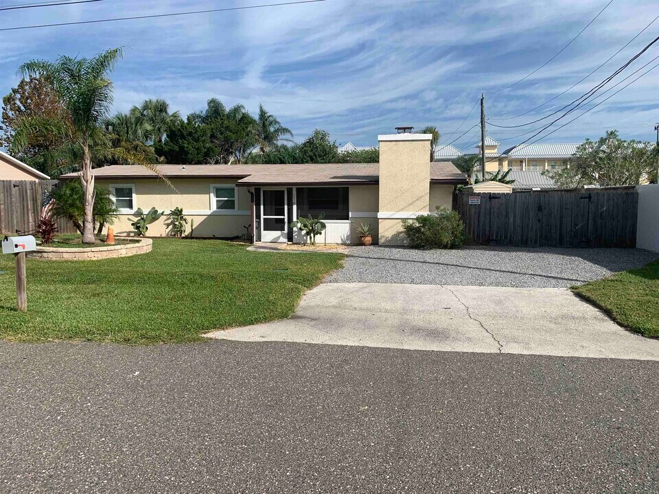 116 15th St in St. Augustine, FL - Building Photo