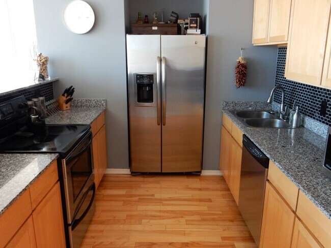 1000 W Leland Ave in Chicago, IL - Building Photo - Building Photo