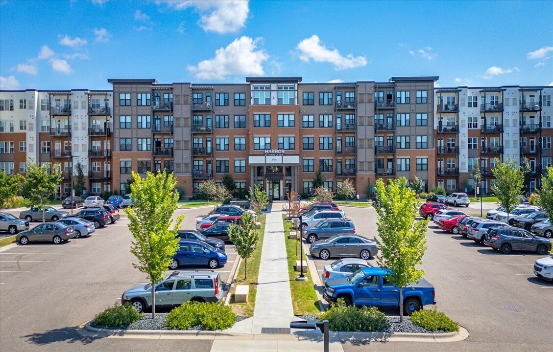 Harbor at Twin Lakes 55+ Apartments in Roseville, MN - Building Photo