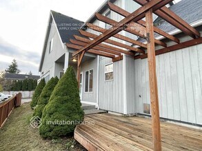 18006 Panorama Blvd E in Bonney Lake, WA - Foto de edificio - Building Photo