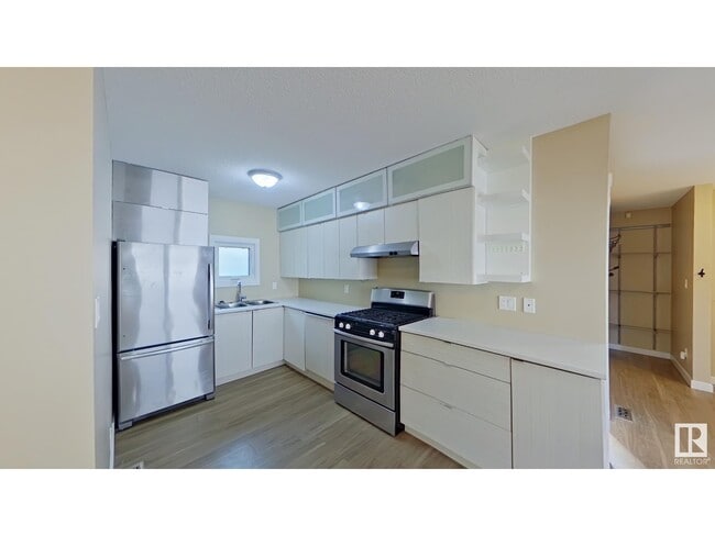 property at 153 Kiniski Crescent NW